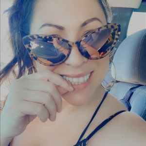 Meet your Posher, Julia